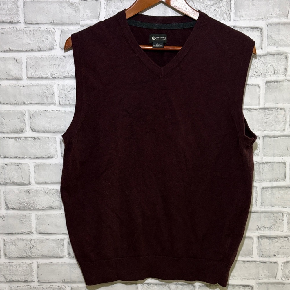 Haggar men’s Dark Red V-Neck Sweater Vest, size small